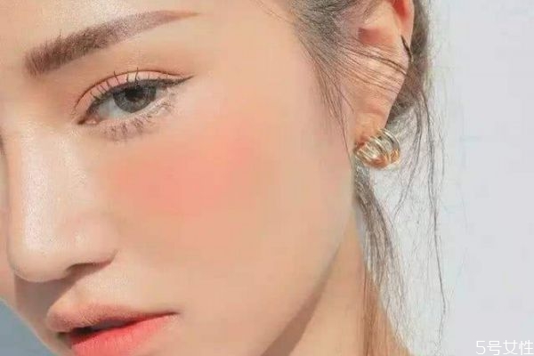 腮紅用什么顏色比較自然 腮紅顏色適合什么膚色