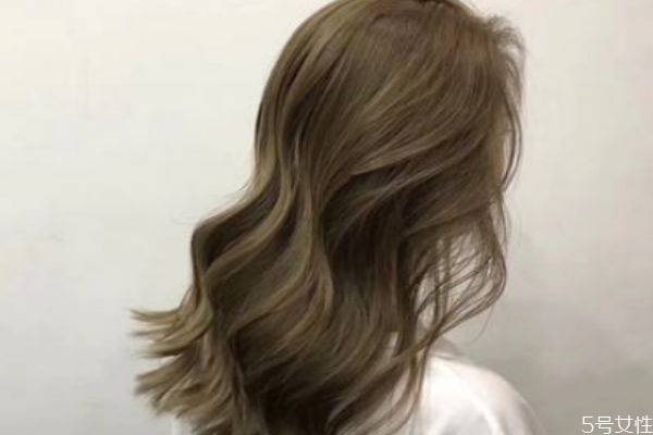 染發(fā)后洗頭掉色怎么辦 染發(fā)后如何護(hù)理頭發(fā) 染發(fā)后洗頭掉色怎么辦 染發(fā)后如何護(hù)理頭發(fā)