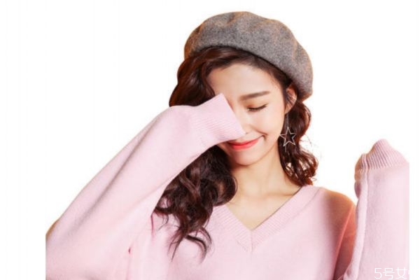 脖子比較短應(yīng)該穿圓領(lǐng)衣服還是v領(lǐng)衣服呢 脖子比較短應(yīng)該穿圓領(lǐng)衣服還是v領(lǐng)衣服呢