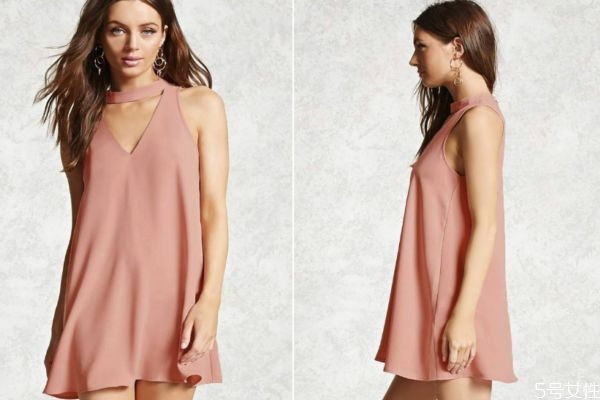 脖子比較短應(yīng)該穿圓領(lǐng)衣服還是v領(lǐng)衣服呢 脖子比較短應(yīng)該穿圓領(lǐng)衣服還是v領(lǐng)衣服呢