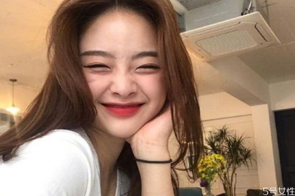 淺色系發(fā)色有哪些 顯白的淺色系發(fā)色 淺色系發(fā)色有哪些 顯白的淺色系發(fā)色