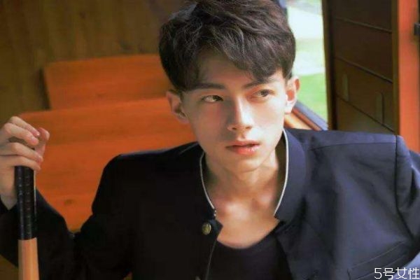 第一次約會女生帶閨蜜是為什么 約會女生帶閨蜜什么意思 第一次約會女生帶閨蜜是為什么 約會女生帶閨蜜什么意思