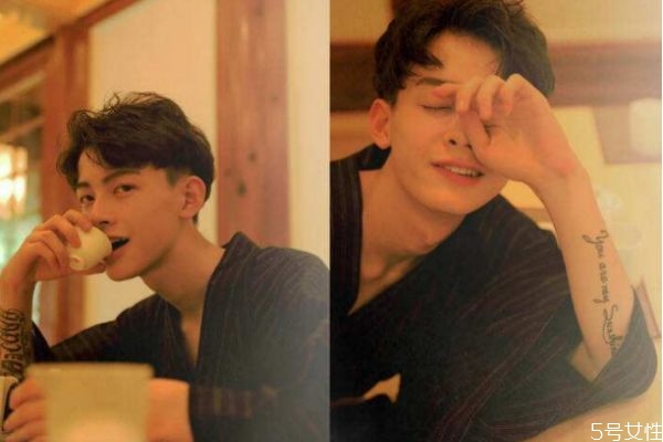 男人吃醋是因?yàn)閻勰銌?男人吃醋怎么哄他 男人吃醋是因?yàn)閻勰銌?男人吃醋怎么哄他