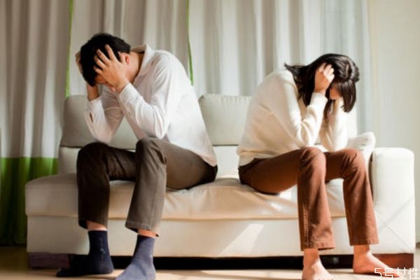 男人對你不上心的表現(xiàn)有哪些 男人不愛你了會有什么表現(xiàn) 男人對你不上心的表現(xiàn)有哪些 男人不愛你了會有什么表現(xiàn)