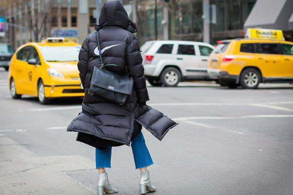 羽絨服跑毛怎么解決 羽絨服跑毛的原因 羽絨服跑毛怎么解決 羽絨服跑毛的原因