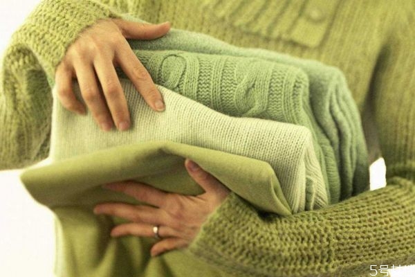 羊毛衫可以水洗嗎 羊毛衫應該怎么清洗呢 羊毛衫可以水洗嗎 羊毛衫應該怎么清洗呢