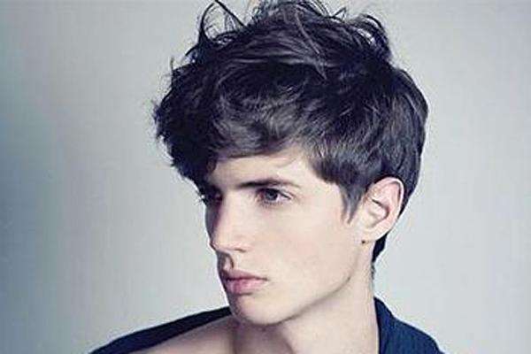 長臉男生適合的發(fā)型有哪些 適合瘦臉男生的發(fā)型有哪些 長臉男生適合的發(fā)型有哪些 適合瘦臉男生的發(fā)型有哪些