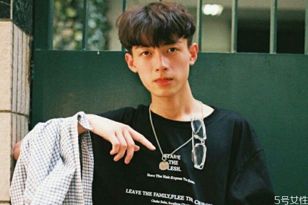 第一次約會女生帶閨蜜是為什么 約會女生帶閨蜜什么意思 第一次約會女生帶閨蜜是為什么 約會女生帶閨蜜什么意思