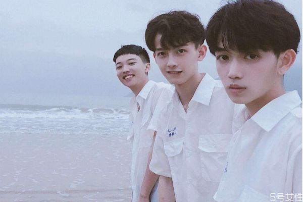 男人放不下一個女人的表現(xiàn) 男人分手還愛你有哪些表現(xiàn) 男人放不下一個女人的表現(xiàn) 男人分手還愛你有哪些表現(xiàn)