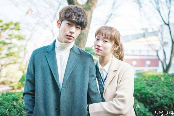 情侶之間應該有什么話題 情侶之間找話題 情侶之間應該有什么話題 情侶之間找話題