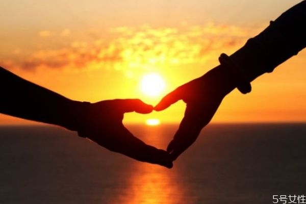 異地戀男朋友應(yīng)不應(yīng)該和異性合租呢 異地戀男朋友應(yīng)不應(yīng)該和異性合租呢