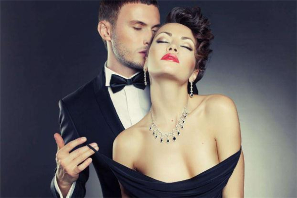 異地戀女朋友生日送什么好 異地戀女朋友生日祝福語 異地戀女朋友生日送什么好 異地戀女朋友生日祝福語