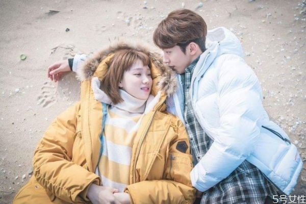 女朋友劈腿了可我還愛她怎么辦 女朋友劈腿了還能要嗎