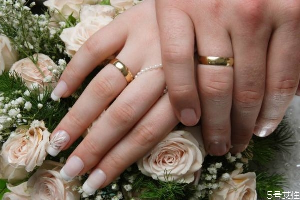 結(jié)婚是否應(yīng)該在有房有車的前提下呢 結(jié)婚是否應(yīng)該在有房有車的前提下呢