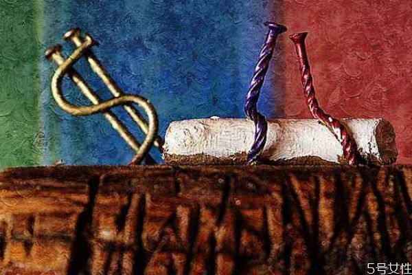 愛情的前提是金錢嗎 金錢堆積的婚姻牢固嗎 愛情的前提是金錢嗎 金錢堆積的婚姻牢固嗎