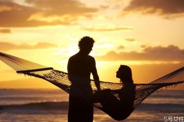 分手后還可以聯(lián)系嗎 前任突然發(fā)消息應(yīng)不應(yīng)該回復(fù)呢 分手后還可以聯(lián)系嗎 前任突然發(fā)消息應(yīng)不應(yīng)該回復(fù)呢