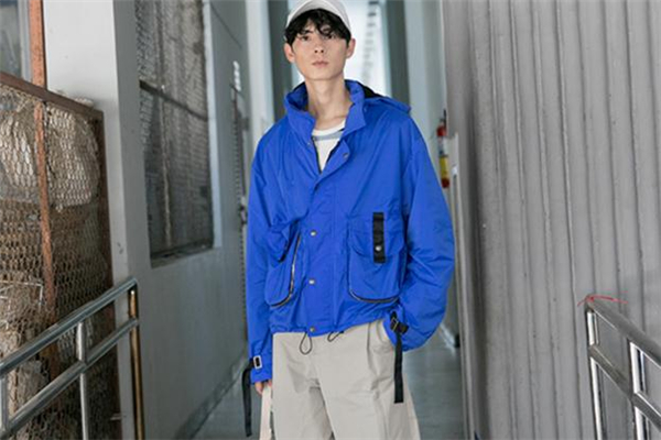 男生秋天穿什么夾克好看 男生秋季夾克搭配圖片 男生秋天穿什么夾克好看 男生秋季夾克搭配圖片