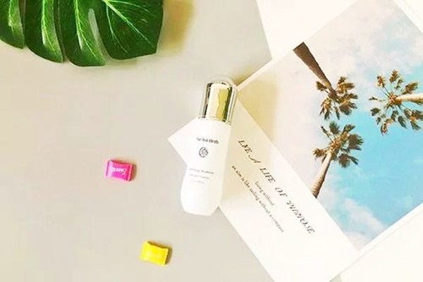 三十毫升精華液能用多久 精華液怎樣用比較好 三十毫升精華液能用多久 精華液怎樣用比較好