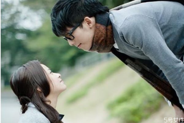 女生怎么追男生易成功 給男生的表白情書怎么寫最感人 女生怎么追男生易成功 給男生的表白情書怎么寫最感人