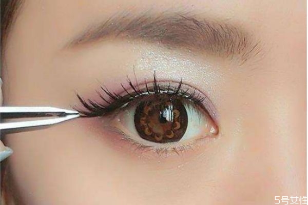 種睫毛可以化妝嗎 種睫毛當(dāng)天可以化妝嗎 種睫毛可以化妝嗎 種睫毛當(dāng)天可以化妝嗎