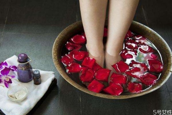 人人都可以泡腳嗎 每天泡腳有什么好處呢 人人都可以泡腳嗎 每天泡腳有什么好處呢