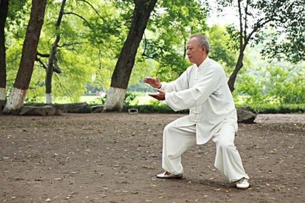 蹲馬步腿會變粗嗎 蹲完馬步后怎么放松呢 蹲馬步腿會變粗嗎 蹲完馬步后怎么放松呢