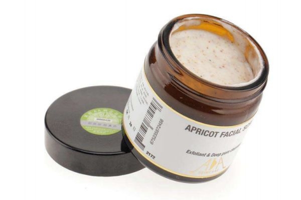 磨砂膏可以用臉上嗎 使用面部磨砂膏的注意事項 磨砂膏可以用臉上嗎 使用面部磨砂膏的注意事項