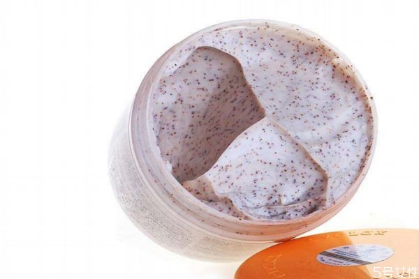 磨砂膏可以用臉上嗎 使用面部磨砂膏的注意事項 磨砂膏可以用臉上嗎 使用面部磨砂膏的注意事項