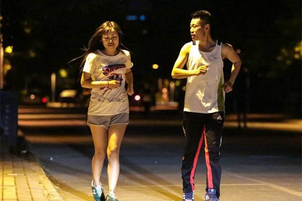 晚上八點跑步好嗎 下午幾點跑步最合適 晚上八點跑步好嗎 下午幾點跑步最合適