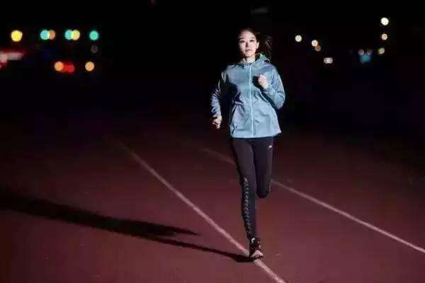 晚上八點跑步好嗎 下午幾點跑步最合適 晚上八點跑步好嗎 下午幾點跑步最合適
