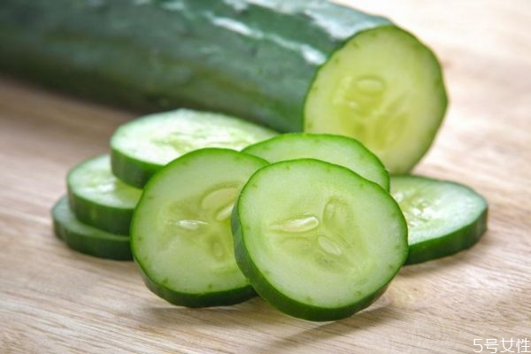 黃瓜中有什么營養(yǎng)價值呢 糖尿病人可以吃黃瓜嗎 黃瓜中有什么營養(yǎng)價值呢 糖尿病人可以吃黃瓜嗎