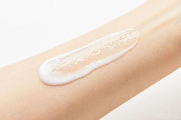 身體乳的主要成分有哪些 是不是只有冬天需要涂身體乳 身體乳的主要成分有哪些 是不是只有冬天需要涂身體乳