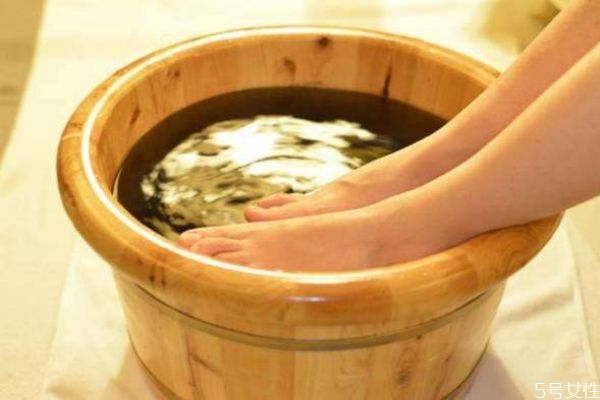 泡腳的好處有什么呢 泡腳可以去腳氣嗎 泡腳的好處有什么呢 泡腳可以去腳氣嗎