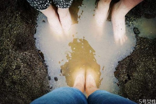 泡腳的好處有什么呢 泡腳可以去腳氣嗎 泡腳的好處有什么呢 泡腳可以去腳氣嗎