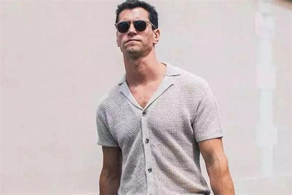 男生頭大脖子粗穿什么衣服好 頭大脖子粗的男生穿搭指南 男生頭大脖子粗穿什么衣服好 頭大脖子粗的男生穿搭指南