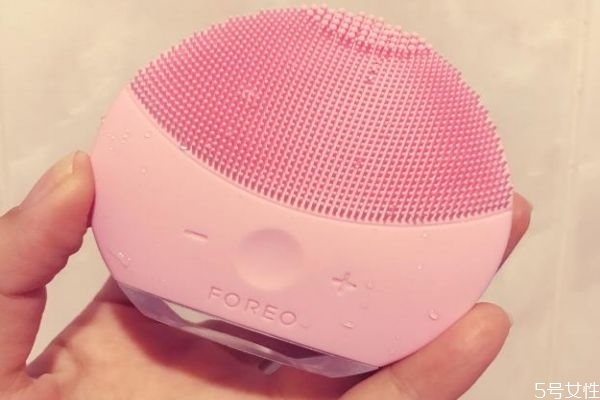 洗臉儀應(yīng)該怎么用呢 洗臉儀可以帶上飛機(jī)嗎 洗臉儀應(yīng)該怎么用呢 洗臉儀可以帶上飛機(jī)嗎