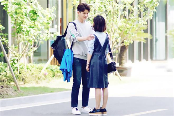 戀愛中該不該借錢給對方 戀愛中情侶是否應(yīng)該向?qū)Ψ浇桢X 戀愛中該不該借錢給對方 戀愛中情侶是否應(yīng)該向?qū)Ψ浇桢X