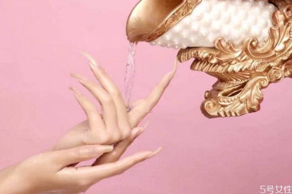 手部的保養(yǎng)重要嗎 如何做好手部的保養(yǎng)呢 手部的保養(yǎng)重要嗎 如何做好手部的保養(yǎng)呢