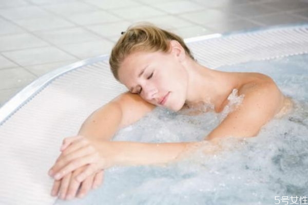 泡澡可以天天泡嗎 泡澡可以每天泡嗎 泡澡可以天天泡嗎 泡澡可以每天泡嗎