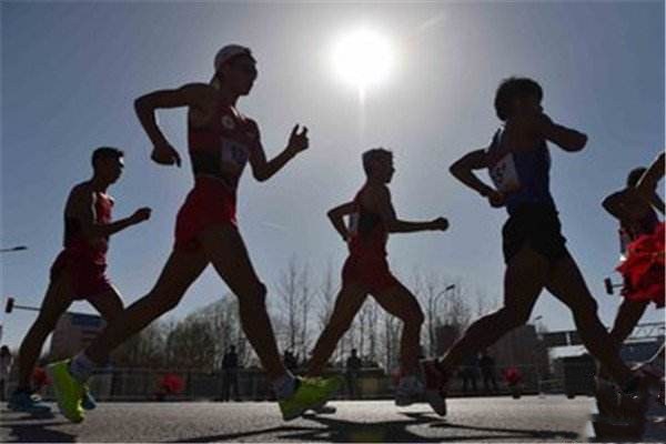 競(jìng)走和跑步有什么區(qū)別 競(jìng)走和跑步哪個(gè)好 競(jìng)走和跑步有什么區(qū)別 競(jìng)走和跑步哪個(gè)好