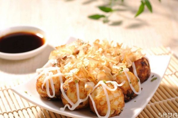 章魚(yú)燒是一種什么食物呢 章魚(yú)燒應(yīng)該怎么做呢