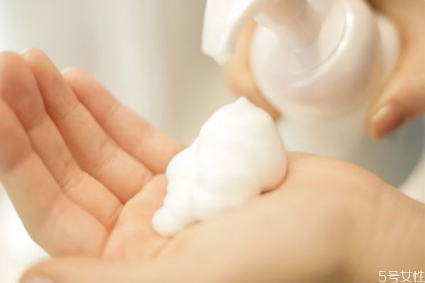 身體乳可以天天用嗎 天天擦身體乳好嗎 身體乳可以天天用嗎 天天擦身體乳好嗎