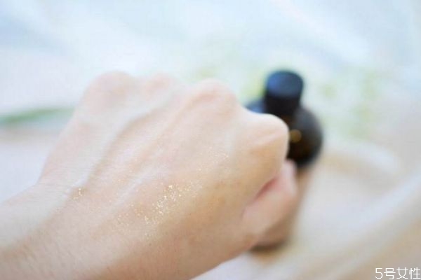 身體乳可以天天用嗎 天天擦身體乳好嗎 身體乳可以天天用嗎 天天擦身體乳好嗎