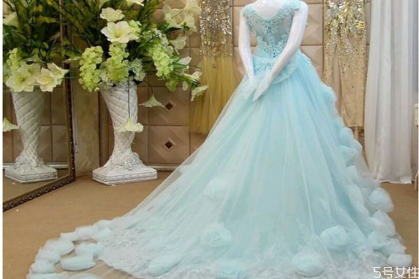 晚禮服的種類有什么呢 晚禮服怎么穿好看呢 晚禮服的種類有什么呢 晚禮服怎么穿好看呢