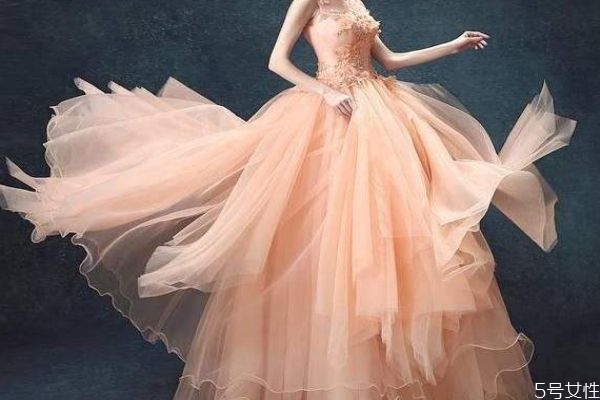 晚禮服的種類有什么呢 晚禮服怎么穿好看呢 晚禮服的種類有什么呢 晚禮服怎么穿好看呢