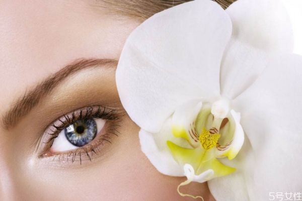 眼下有脂肪粒怎么辦 如何去處眼部脂肪粒 眼下有脂肪粒怎么辦 如何去處眼部脂肪粒