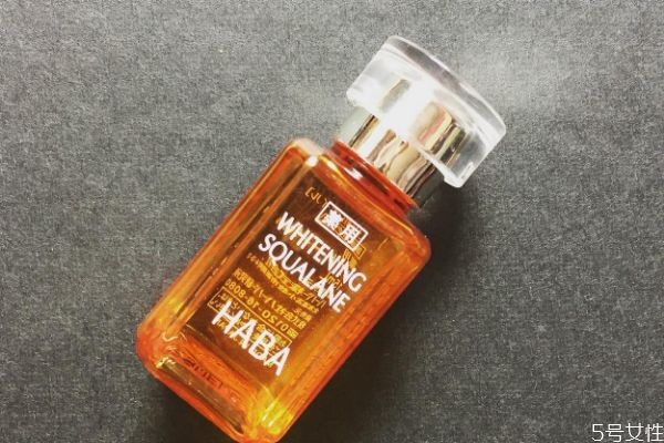 美容油是精華嗎 美容油一般用在第幾步呢 美容油是精華嗎 美容油一般用在第幾步呢