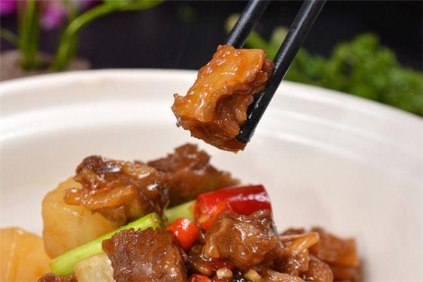 牛腩燉多久才會爛 燉牛腩用熱水還是冷水 牛腩燉多久才會爛 燉牛腩用熱水還是冷水