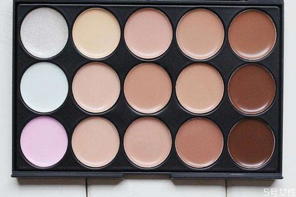 什么是修容膏呢 修容膏應(yīng)該怎么用呢 什么是修容膏呢 修容膏應(yīng)該怎么用呢