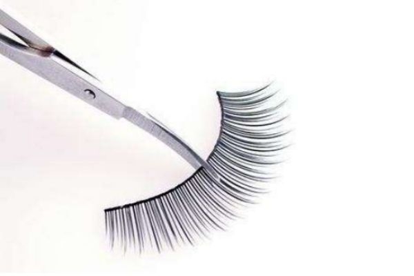 假睫毛太長(zhǎng)怎樣修剪 如何修剪假睫毛長(zhǎng)度 假睫毛太長(zhǎng)怎樣修剪 如何修剪假睫毛長(zhǎng)度